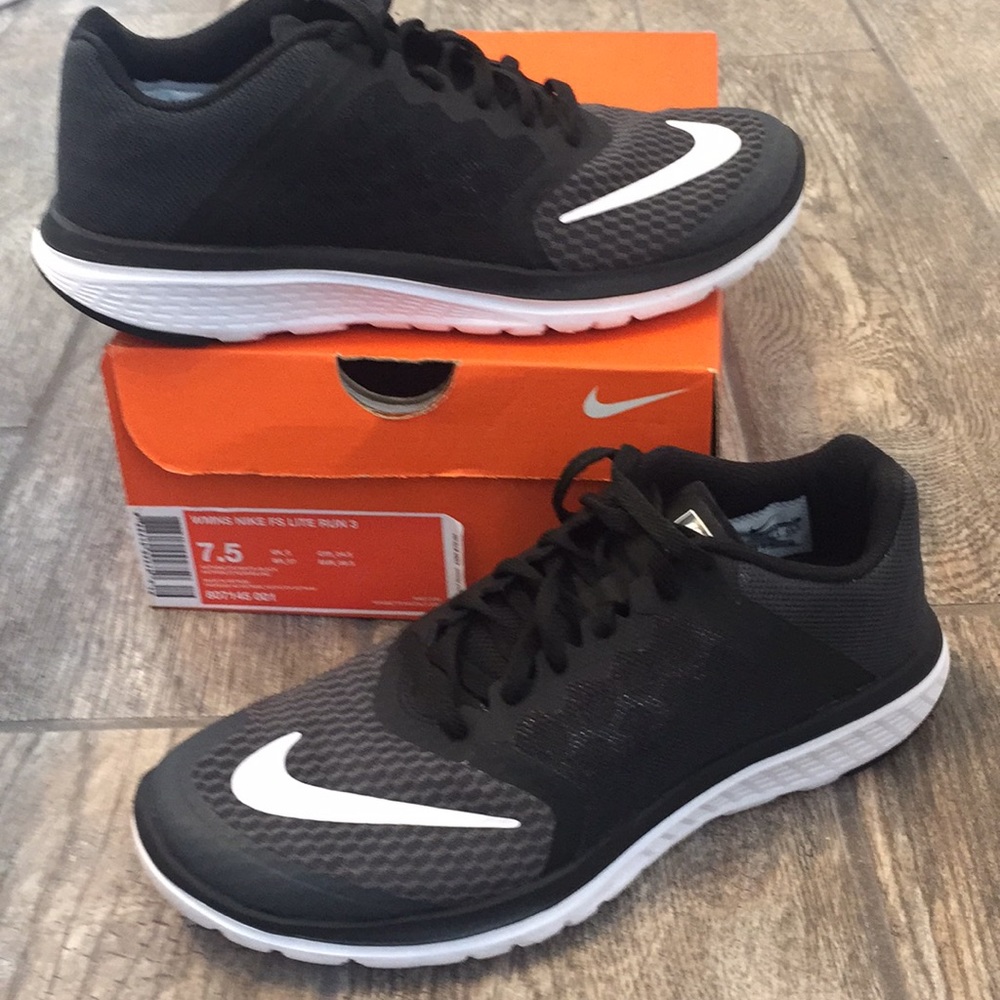 Women’s Nike Lite Running Shoes Size 7.5